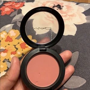 Mac blush in Desert Rose